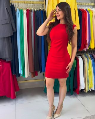 Vestido ajustado con detalle en cintura color Rojo