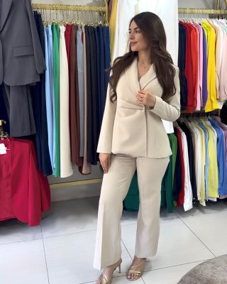 Traje cruzado color Beige